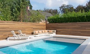 Piscine 8x4 avec plage La Plage 9 avec volet Covrex Classic ouvrant