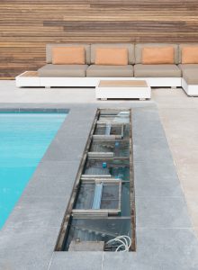 Volet de piscine Covrex Classic avec poutre de sous débordement par Be-Pool sans caillebotis