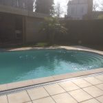 piscine avec escalier roman 'style' avec terrasse de LPW POOLS
