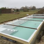 placement d'une piscine en Belgique LPW POOLS avec enjoliveurs des spots en inox chantier Be-Pool
